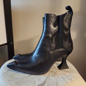 Fluevog Aspasia Esoteric Chelsea 10.5 Black